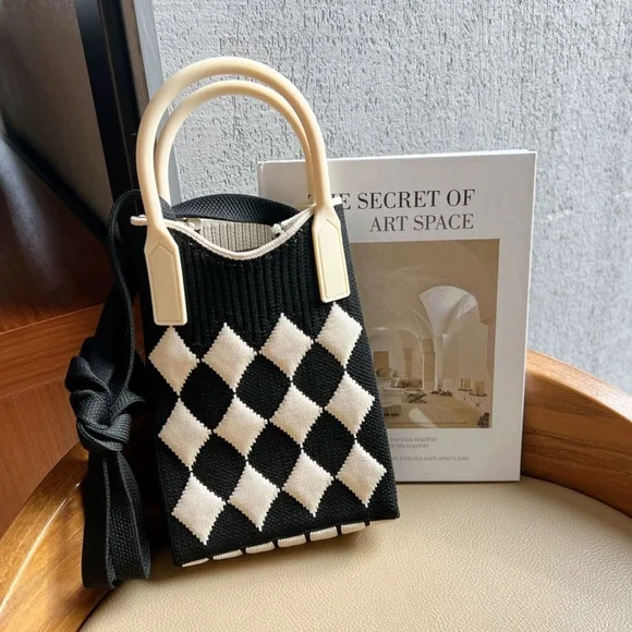 NWT Chic Argyle White/Black Knitted Tote Crossbody Bag - Picture 8 of 11
